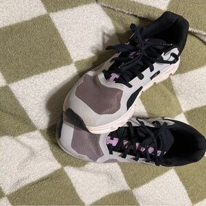 On Cloud Women's Black and White Athletic Shoes